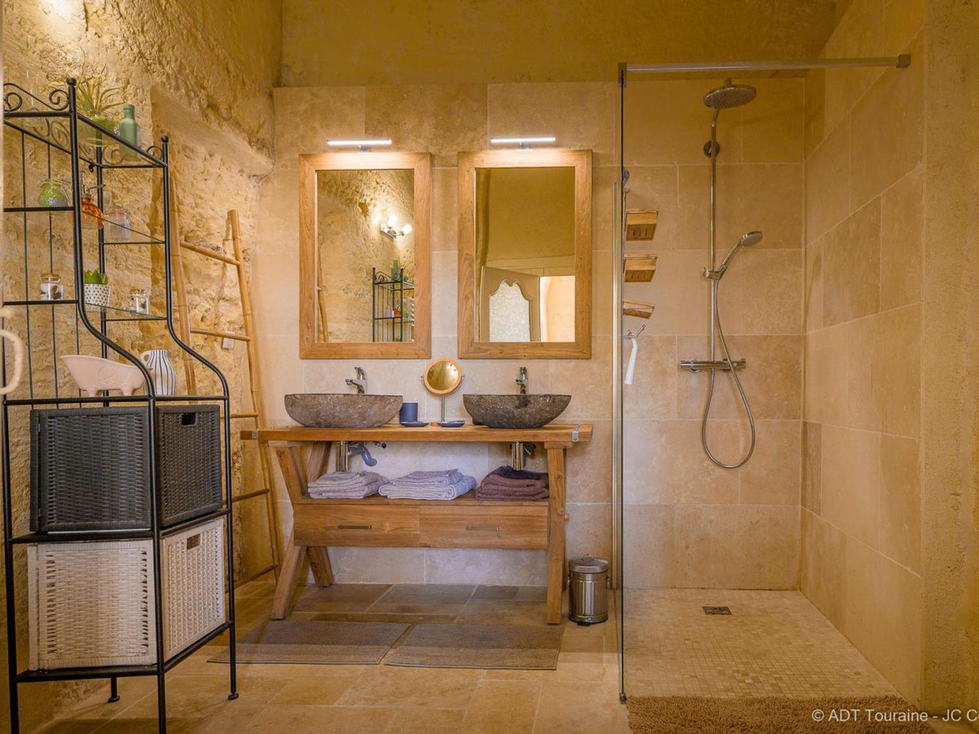 Maison Troglodyte Elegante Avec Spa, Salle De Jeux Et Jardin Clos A Vouvray - Fr-1-381-87 Exterior photo