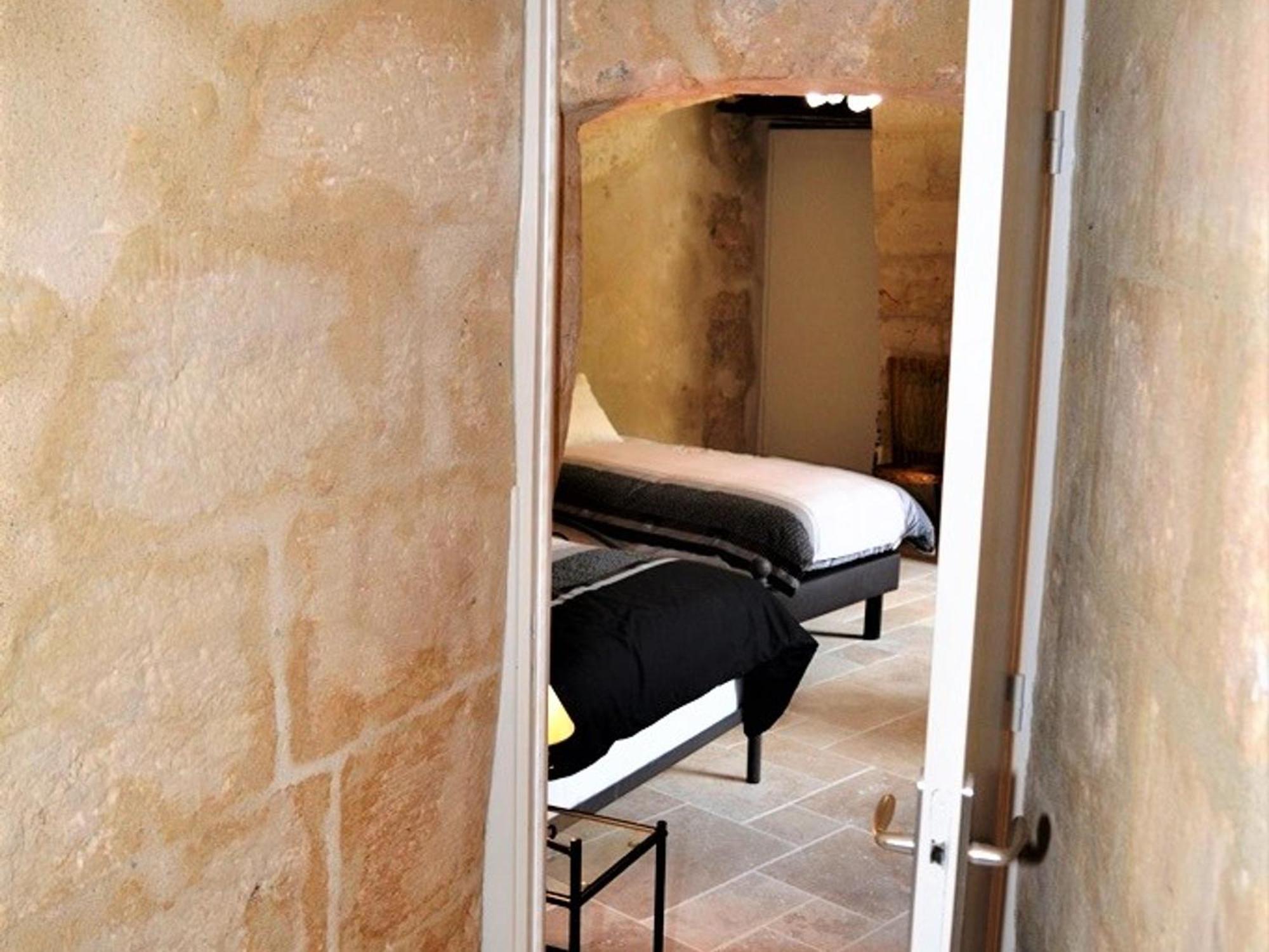 Maison Troglodyte Elegante Avec Spa, Salle De Jeux Et Jardin Clos A Vouvray - Fr-1-381-87 Exterior photo