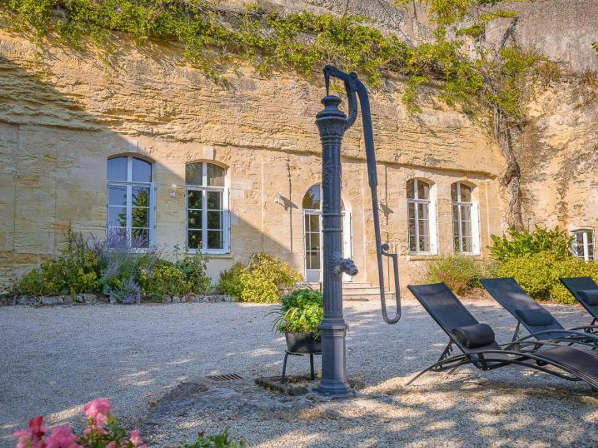 Maison Troglodyte Elegante Avec Spa, Salle De Jeux Et Jardin Clos A Vouvray - Fr-1-381-87 Exterior photo
